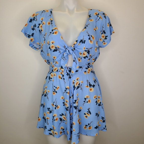 Lulus Dondi She's So Sweet Light Blue Floral Print Tie-Front Rayon Romper XS - Picture 2 of 15
